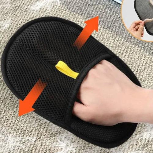 Gant anti-poils double face, main glissée dans la poche