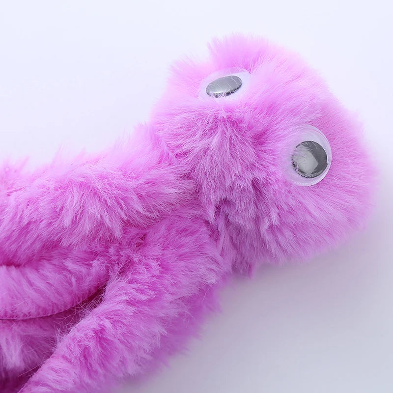 Détail de la peluche et des yeux de la pieuvre